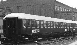 Ligrijtuig nummer 17694 in Kiel, opschrift op het rijtuig luidt: Reisebro-Liegewagen-Zug | Copyright: Gunnar Meisner