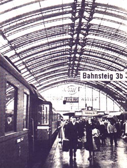 Travelling in the post-war time in Germany, Cologne Hbf | Foto: Kenner/DB