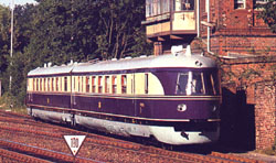 A restored trainset SVT 137 225 in excellent condition (Berlin-Wannsee, 7 July 1991)